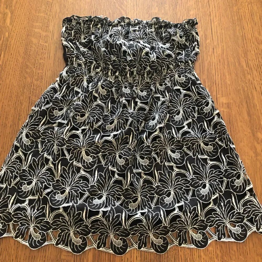 Lu Lu Lame Strapless Appliqué Lace Tunic